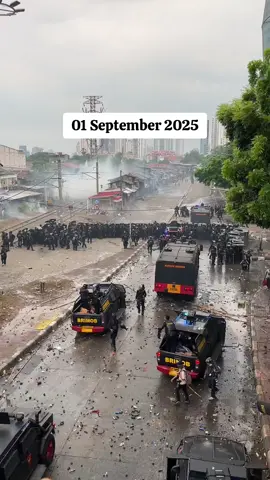 suasana terkini demo di jakarta 01 September 2025 #tending #demodpr #2025 