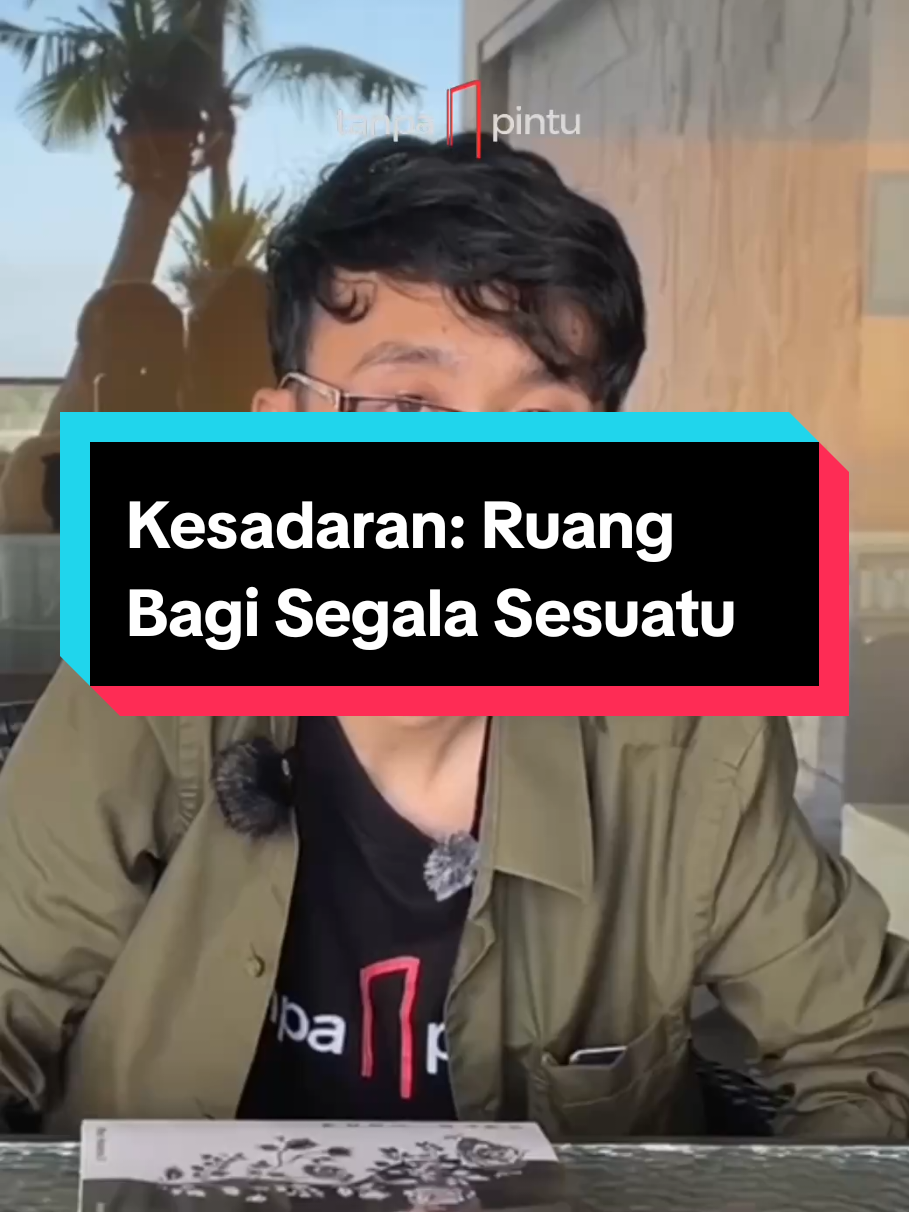 Kesadaran sering dianggap sulit dipahami. Padahal, ia sederhana 🌌 Kesadaran adalah ruang. Ruang yang menampung segala pengalaman pikiran, emosi, kejadian seperti langit yang menampung awan. Awan datang dan pergi. Ombak muncul dan hilang. Tapi langit tetap langit, laut tetap laut. Kesadaran tidak pernah berubah. Dialah yang menyadari segala sesuatu, tanpa perlu menjadi sesuatu. #Kesadaran #Mindfulness #RicoHutama  #Kebijaksanaan #RuangBatin 