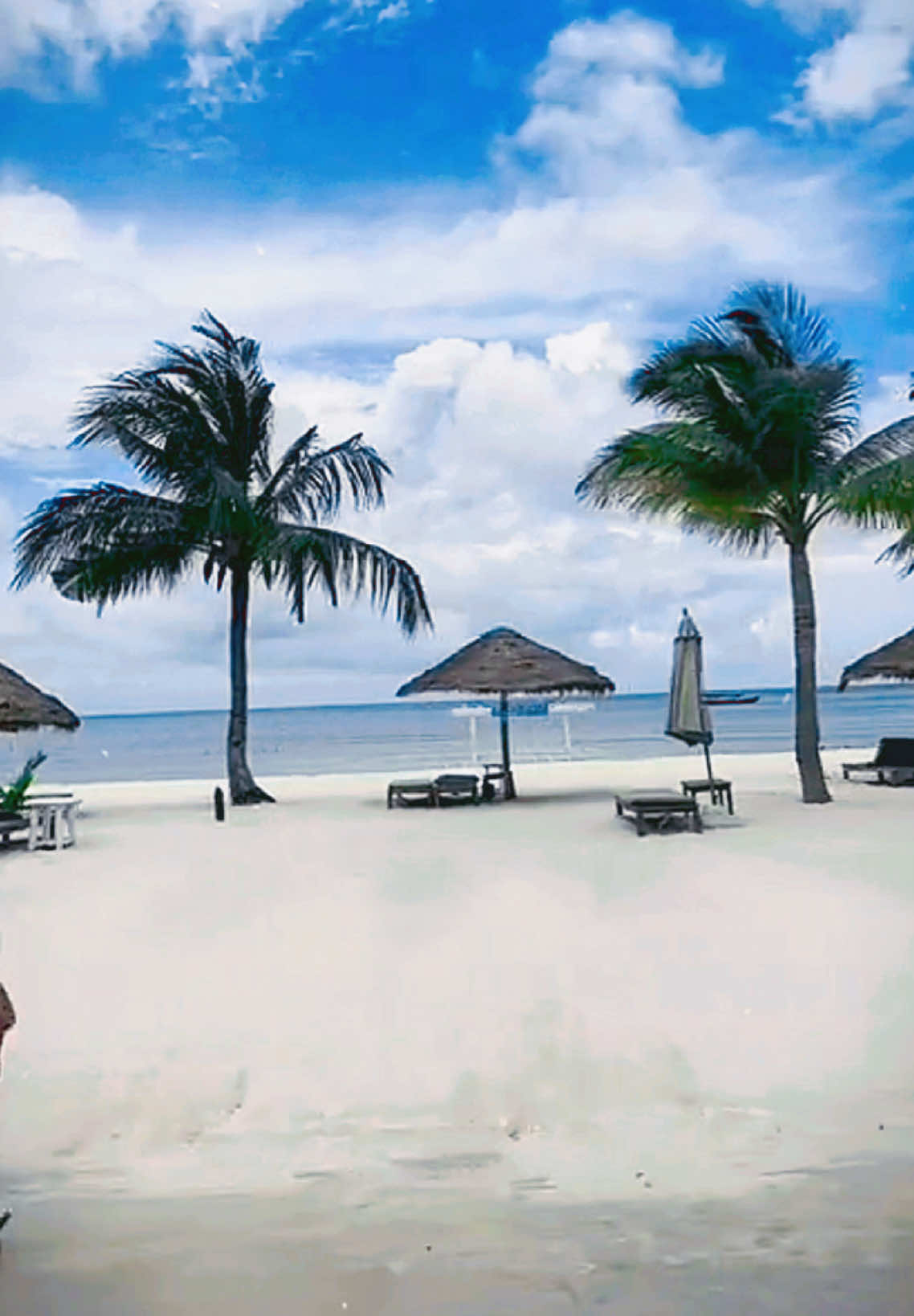 #CapCut Cambodia is rich in beautiful resorts.  Welcome to Cambodia 🇰🇭🫶🏻🌊🏊‍♂️ @ﾈﾐ  #Cambodia2025 #phnomphenh2025 #ស្នាមញញឹមនៃកម្ពុជា #កំពង់ធំផ្ទះខ្ញុំ🏠🦋 