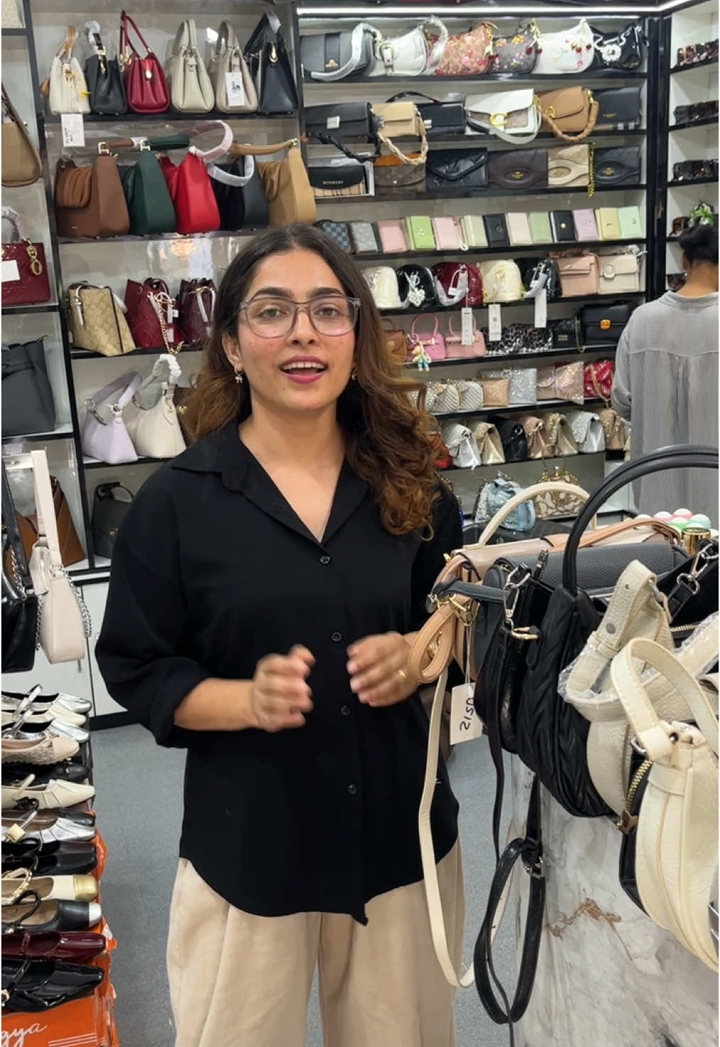 Biggest Offer On Bag 💗 Dm or WhatsApp us with the screenshots..  #deliveryallovernepal🇳🇵 #bag #offer #sale #dashainoffer #birtamode_jhapa #fyp #foryoupage #viral 