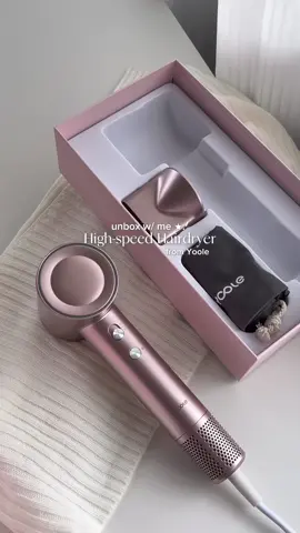 My new “I’m running late again” essential ⭑.ᐟ —dries my hair so fast & makes it smooth and shiny ✨ #fastdrying #hairdryer #haircare #yoole #trending 