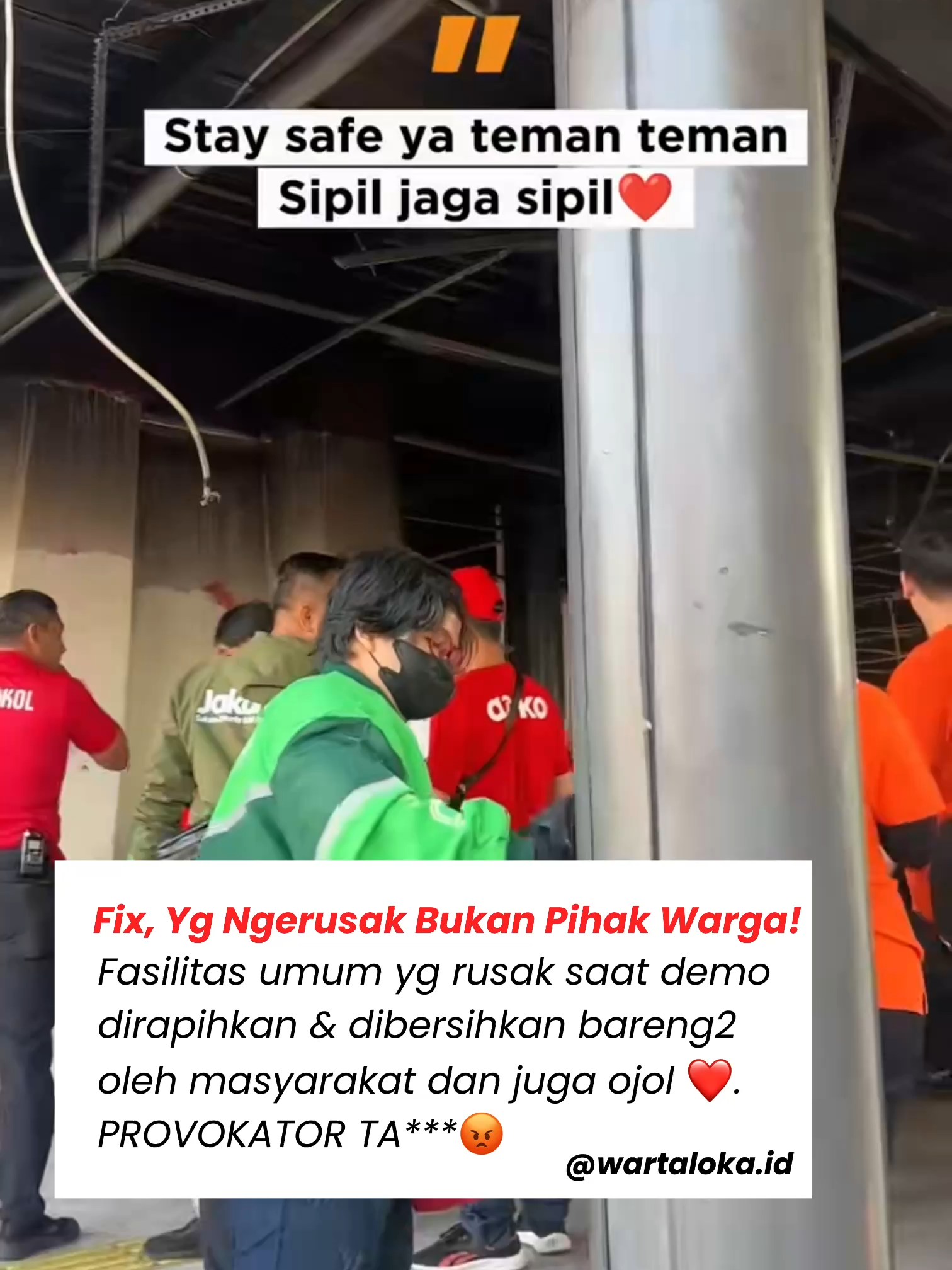 JANGAN BACA CAPTION! Fasilitas Umum Diperbaiki Bersama “Meski demo sempat menimbulkan kerusakan di sejumlah fasilitas umum, masyarakat bersama para ojol justru menunjukkan wajah indah dari kebersamaan. Mereka bahu-membahu memperbaiki kembali yang rusak tanpa menunggu pemerintah. Inilah bukti nyata bahwa gotong royong selalu hidup di hati rakyat. 💚 Dan jelas sekali, yang merusak bukanlah warga atau masyarakat, melainkan provokator dan oknum yang sengaja membuat keadaan kacau.” #demodpr #indonesiagelap #prabowo #demo #ojolviral #gojek
