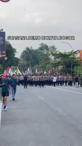 demo untuk menyampaikan aspirasi atau unjuk rasa itu boleh tapi tetep harus Jaga Kota Bogor, Bogor bukan hanya kota melainkan rumah kita sendiri, Jaga bogor kita dari kerusuhan dan hindari provokator, silih asah, silih asih, silih asuh #bogor #demodpr #aspirasimasyarakat #hmi #kotabogor 