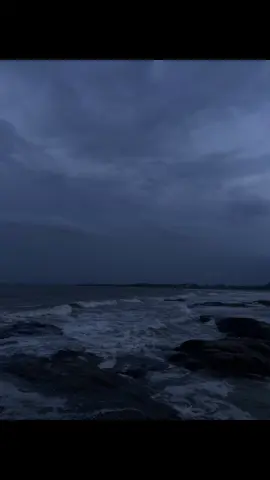 cuộc đời anh như sóng vỗ lênh đênh..