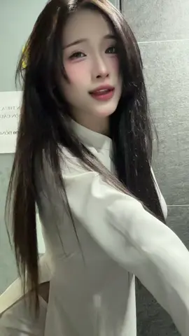 lâu ùi mới mặt áo dài #embebanhuox #xuhuong #aodai 
