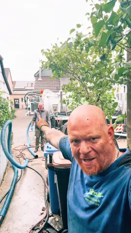 Ich will doch nur einmal mit Prifis arbeiten …..#handwerk #handwerker #rohrreinigung #rohrreinigunggreat #spass #goviral #nutelaboy #arbeit #kanal #arbeitskollegen 