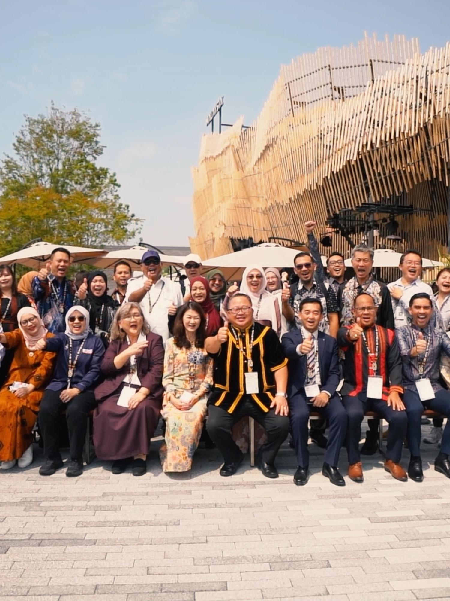 🎥 Week 20 Recap: Sabah Week Last week, Sabah took the spotlight on the global stage! From celebrating its rich culture and creativity, to showcasing initiatives in the creative & blue economies, and supporting mangrove conservation — Sabah shone as a perfect example of tradition and progress working together. 🌿✨ #WeeklyRecap #SabahWeek #SabahMajuJaya #SabahTourism #InvestSabah #MalaysiaPavilion #Expo2025Osaka #WeavingTheFuture