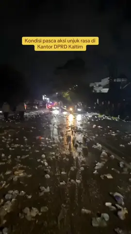 Kondisi terkini pasca aksi unjuk rasa yang berlangsung di depan DPRD Kaltim pada hari ini (1/9/2025). Source: gerbangsamarinda 