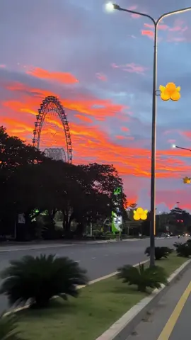 អត់បាច់ឡើងភ្នំមើលថ្ងៃលិចទេ ចេញមកមុខផ្ទះក៏មើលឃើញដែរ ស្អាតខ្លាំង😭🫶🏻❤️ #beautiful  #sunset  #siemreap 