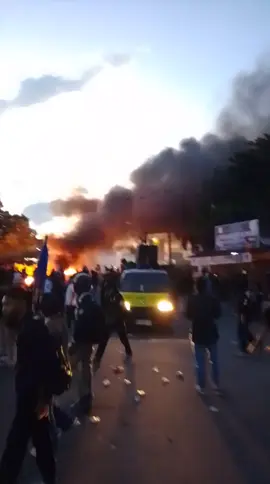 DENGAN CARA MELEMPAR GASS AIR MATA ITULAH YANG DI LAKUKAN OLEH OKNUM2 KEPOLISIAN#negerikonoha #fyppppppppppppppppppppppp #CapCut #gorontalo #universitasnegrigorontalo 