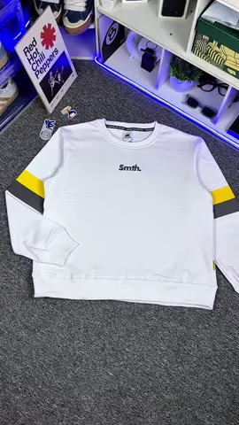 Crewneck putih dr house of smith emang secakep ini 😎 🥶#crewneck #houseofsmith #sweater 
