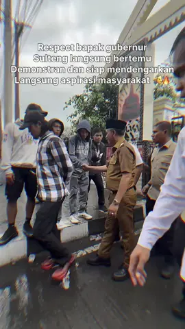 Gubernur Sulawesi Tengah langsung bertemu para demonstran dan siap mendengarkan langsung aspirasi masyarakat, terbaik Bapak Gubernur Sulteng @Dr. H. Anwar Hafid, M.Si. .#sulteng #fyp #sultengdamai 