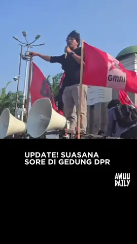Tetap jaga keselamatan diri sendiri dan sekitar ya guys, semangat! #demo #dpr #dewanperwakilanrakyat 