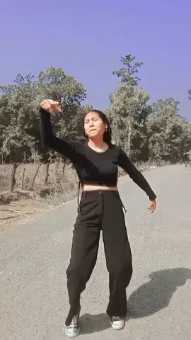 tohri lachkey jab kamariya to sara jila hole la #jay Bhojpuri 😁#tharunigirl❤️🦋 #kaaru🦋🌷 