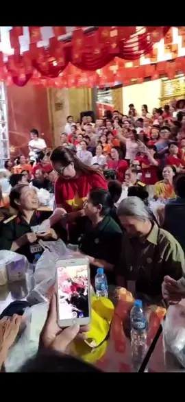 Chút tấm lòng của HH gửi đến các Cô các Chú#xuhuong#videoviral#quockhanh2022#bodoi 