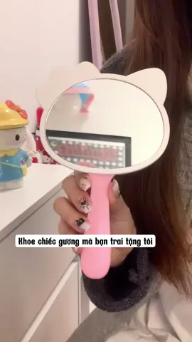 Tôi thích chiếc gương này quá đi thôi #guongcamtay #guongtrangdiem #quatangbangai #hellokitty #dethuongmuonxiu 