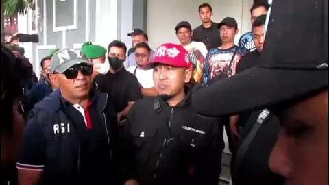 AREK NGALAM ASLI GAK TERIMA KALAU KOTANYA DIACAK ACAK AMBEK WONG PERANTAUAN 🙌🏼 Arek Ngalam Nyala! 🔥 Jaga Kota Malang Tetep Adem Ayem 🙌🏼 Arek Ngalam ora iso tinggal diam! 💪 Kota Malang kudu dijaga bareng-bareng, ben tetep adem ayem, sekolah lancar 📚, rejeki lancar 💼, urip ayem tentrem ✨. Ojo nganti wong perantauan gawe rusuh! Malang tetep singgahsana kebaikan 😎🙌