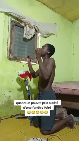 quand tu fais ta prière a côté d'une fenêtre foiré 😁😅😁😅😁😅😁😅#creatorsearchinsights #funny #viral #1millionaudition #fyp 