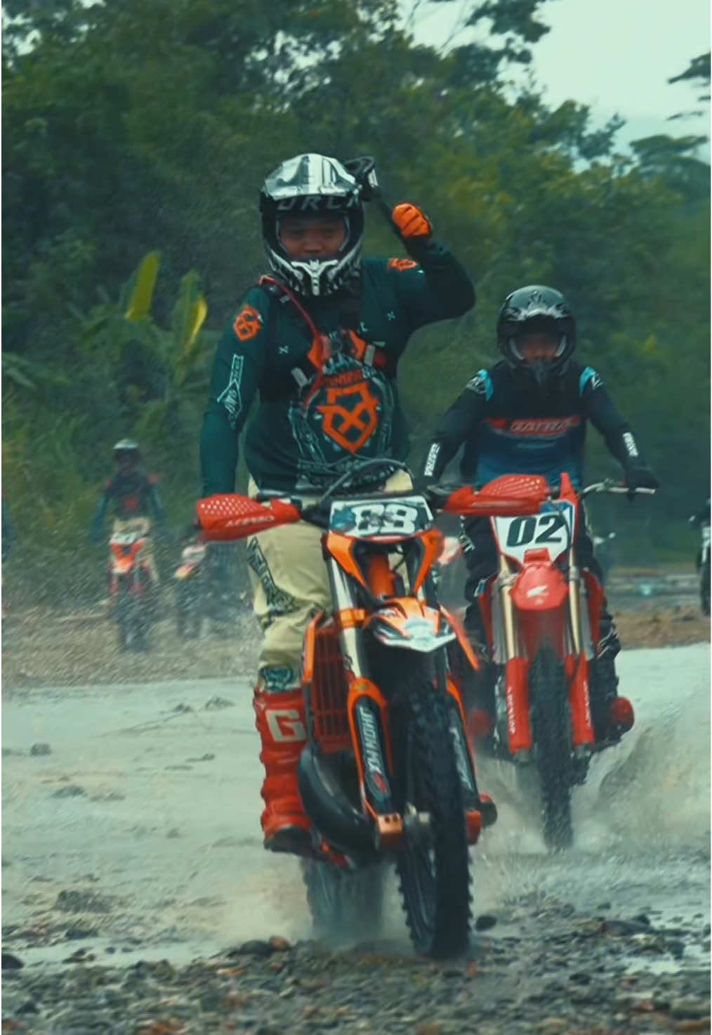 Menikmati terjalanya masing2. #dirtbike #buildup #ktm #trailadventureindonesia 