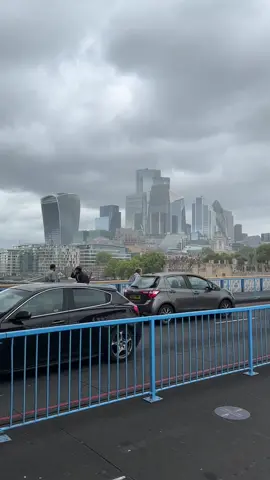 London is vibrant 🇬🇧  ##cityoflondon##london##towerbridge##bigbang##londoneye