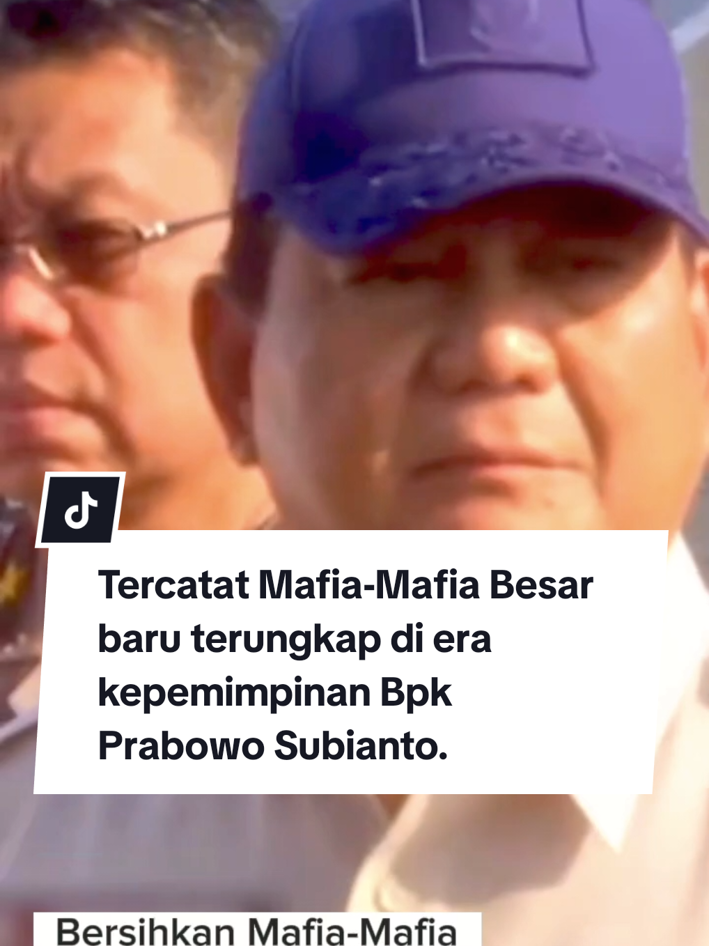 Semua rakyat Indonesia mendukungmu pak Presiden, bersihkan mafia migas, sperti Mohammad Riza Chalid dan yang lain, tekad kuat bapak bernilai perjuangan yang sangat besar, wajar bila coba'annya juga besar. semoga jenengan selalu sehat dan panjang umur Bpk Prabowo Subianto. #viraltiktok #basmikorupsi #prabowosubianto #mafiamigas #fyp 