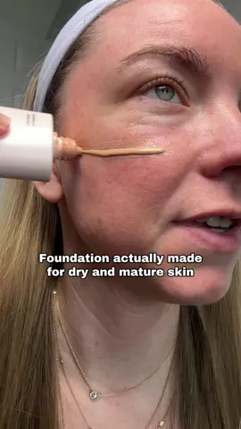 The ultimate blurring, smoothing, and pore-filling base you need for flawless makeup. This lightweight, long-wear formula minimizes fine lines, evens texture, and creates a smooth canvas for foundation that lasts all day. #tiktokshopmademebuyit #bestfoundation #hydrating #tarte #foundations 