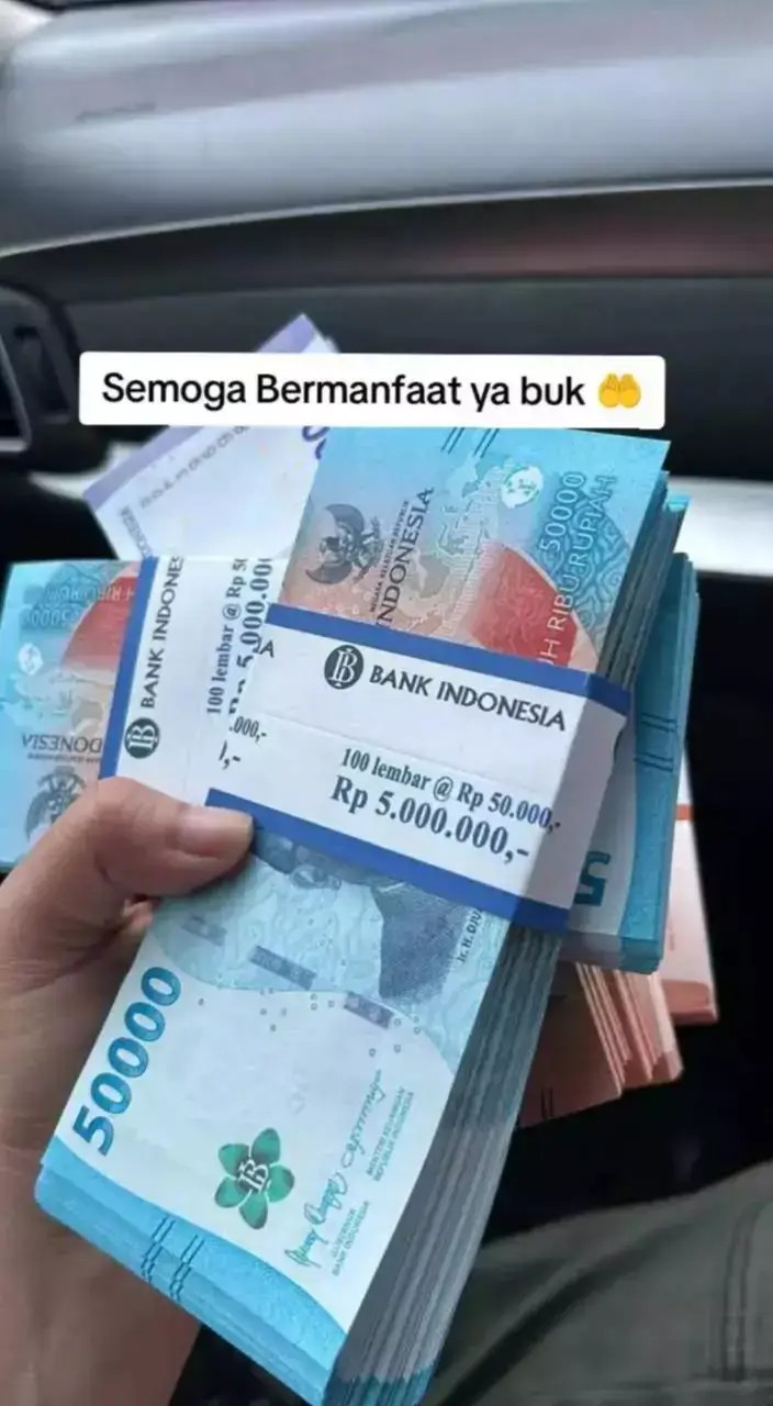 *Menerapkan sifat sabar* Hidup yang tenang adalah impian banyak orang, dan meskipun setiap individu mempunyai cara dan pandangan tersendiri tentang ketenangan, ada beberapa prinsip atau kunci yang dapat membantu mencapai hidup yang lebih tenang. Berikut adalah beberapa kunci utama dalam mencapai ketenangan hidup: 1.Mendekatkan Diri Kepada Allah Bagi umat Islam, mendekatkan diri kepada Allah adalah sumber utama ketenangan hati. Dalam Surah Ar-Ra'd, ayat 28, Allah berfirman: 