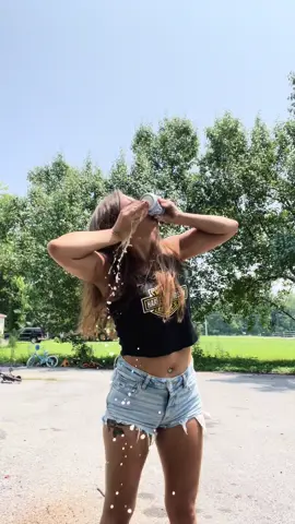 She’s the brightest crayon in the box 🤩😵‍💫💀 #fyp #jet2holidays #beer #fail #trending 