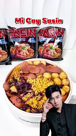 Mì siu ngon luôn nha ăn đậm vị cuốn lắm #micaysasin #Quoctruong  #micay #dienvienquoctruong  #ancungtiktok 