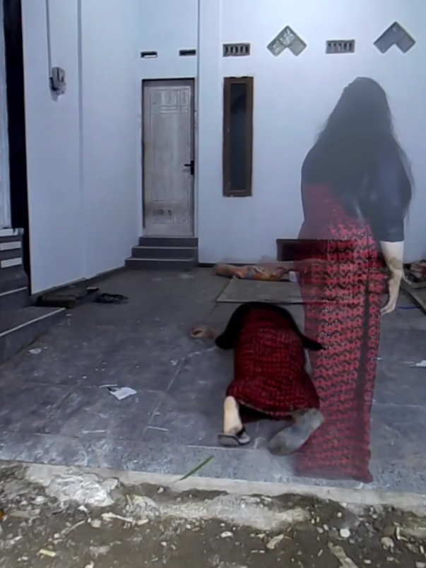 ✨ Fenomena Misterius! ✨ Ada sesuatu yang tak biasa muncul malam ini... 😱 Apakah ini sekadar ilusi atau benar nyata? 👻 Simpan video ini kalau kamu berani! 💬 Tulis pendapatmu di kolom komentar ❤️ Jangan lupa Like, Follow, dan Share biar makin banyak yang lihat! --- #ViralMisteri #FenomenaAneh #VideoHoror #FYP #creatorsearchinsights 