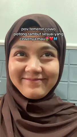 potong rambut sesuai request an sendiri tuh kaya ada kepuasan tersendiri #fyp #soundviral #trendbucin #barengpacar #bucin 