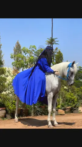 من جادل الجاهلين يضيع له في بحر، فلا تخاطب الناس إلا بمستوى عقولها