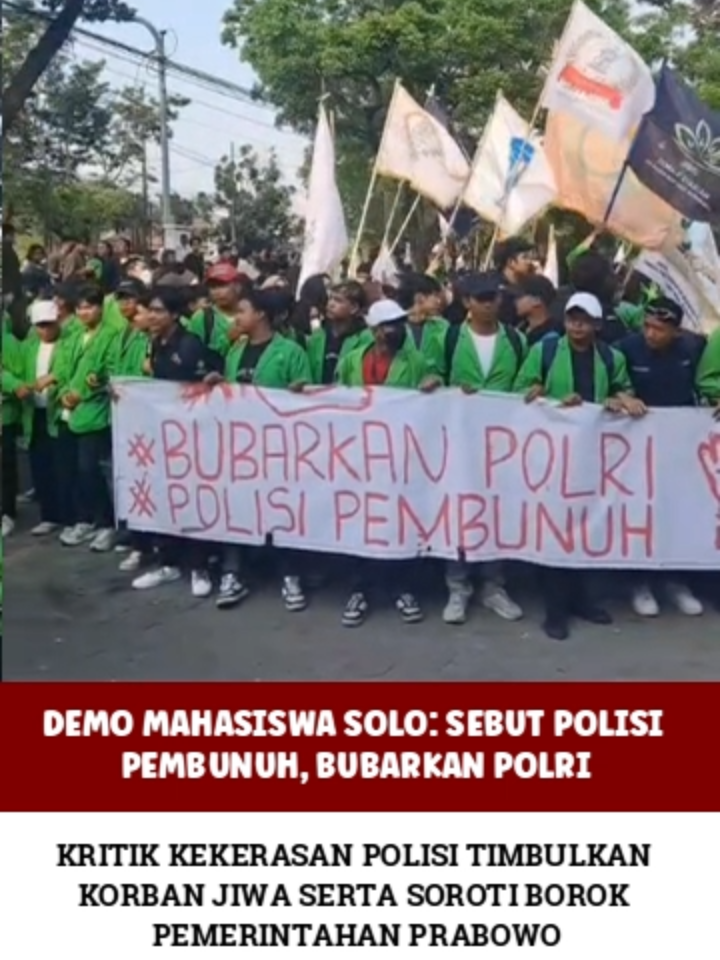 DEMO MAHASISWA SOLO - SEBUT POLISI PEMBUNUH, BUBARKAN POLRI Munculnya penyusup demo yang bikin rusuh di Jakarta, tak bikin mahasiswa Solo bungkam. Mahasiswa Solo Raya Menggugat menggelar aksi demo di DPRD Solo, Senin sore (1/9). Massa aksi ini merupakan gabungan berbagai kampus dan organisasi kampus. Mereka berjalan kaki dari arah barat menuju DPRD Solo Jalan Adi Sucipto dan mengenakan jas almamater kampus masing-masing. Massa membawa sejumlah tuntutan dalam tulisan spanduk, di antaranya 