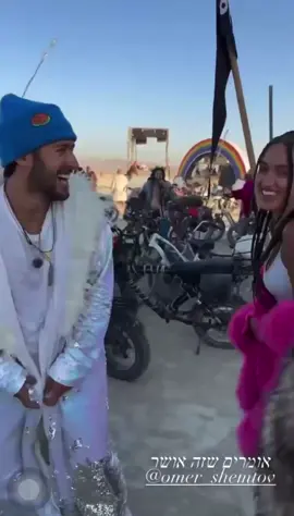 Hamas captivity survivor Omer Shem Tov is DANCING AGAIN with his family this weekend at Burning Man 🇮🇱🇺🇸❤️ After 505 days in Hamas captivity in Gaza, he’s back to living, moving, and celebrating freedom, from darkness to music and joy. Via: Emilya Mali Tal