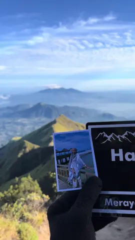 Merayakan ulang tahun dengan keindahan Gunung Merbabu adalah pilihanku. •Open Jastip lagi ya di Gunung Merbabu September - October  “Thanks you kak @flowryyy_  sudah ikut jastip disini” #jastip #jastipmurah #merbabu #pendakigunung #pendakiindonesia 