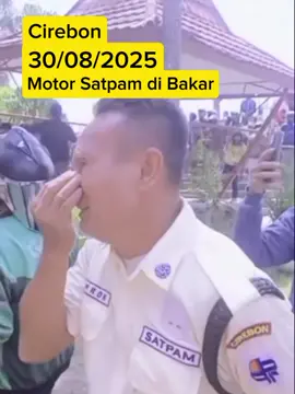 Bapak Satpam Tak Kuasa Menangis Melihat Motor Satu-satunya yang Di Bakar Oleh Masa, 🥹 Alhamdulillah Mas Willy Salim Datang Membantu Bapak Satpam buat beli motor, Dan Bapak Satpam ini Beli Speda impiannya Yamaha N_MAX ☺ #WillySalim #BapakSatpamDibakarMotornya #Viral #fyp #WillySalimBantuBapakSatpamBeliMotoryangDiBakarMasa