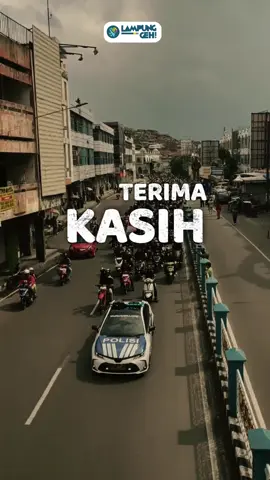 Terima kasih untuk solidaritas dan kebersamaannya🔥 Hari ini kita sudah buktikan bahwa menyampaikan aspirasi bisa tetap damai dan saling menjaga.  Saatnya rehat sejenak, esok kembali ke rutinitas. Semoga perubahan segera datang ya, Sekelik! ✨ … Original content by Lampung Geh! ©️ ... #LampungGeh #JagaLampungKita #AksiDemoLampung #DemoLampung #AliansiMahasiswaLampung         