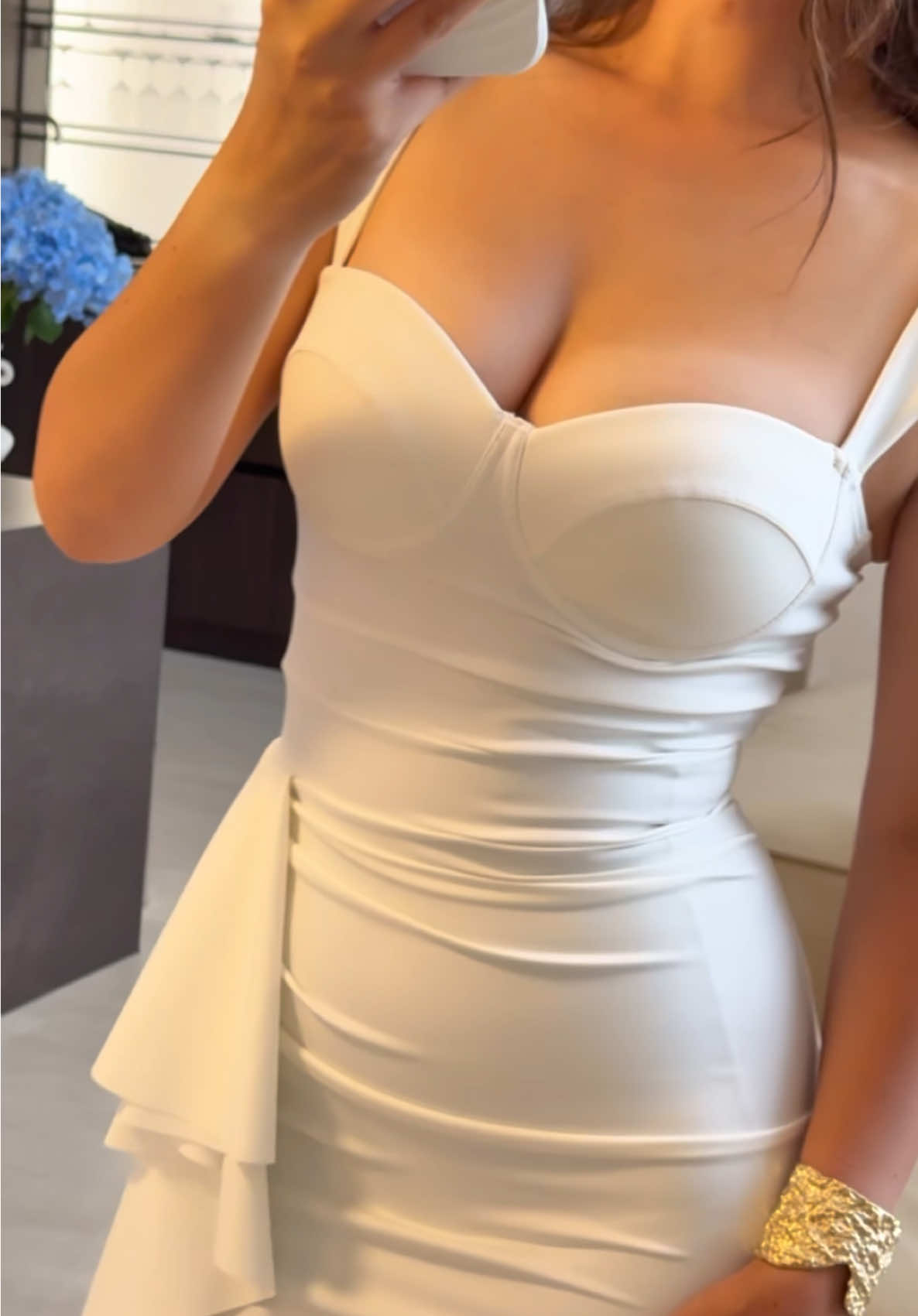 The elegant dress for the day.  Hug in all the curves. Build in bra, and the fabric just snatched u in all the right places. #formaldressforwomen #curvyfashion #elegantstyle #vestido #datenight @CurvySweet-US 