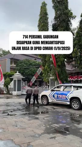 Polres Cimahi menerjunkan 714 Personil Gabungan TNI-Polri untuk mengantisipasi unjuk rasa di DPRD Kota Cimahi, Senin (1/9/2025). Pantauan tim Cimahi Punya Cerita, hingga malam pukul 20.00 WIB tidak adanya tanda keberadaan ataupun aksi unjuk rasa.  #infocimahi #cimahipunyacerita #unjukrasa 