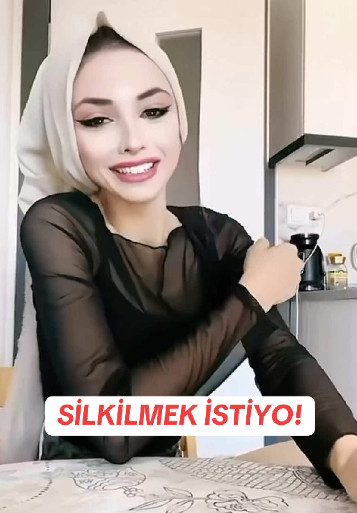 HAK EDENİ VE SİLKİLMEK İSTEYENİ ACIMADAN SİLKİN LÜTFEN 😂 #büniabi #tiktoktürkiye #avrupadakitürkler #türkiye #komik 