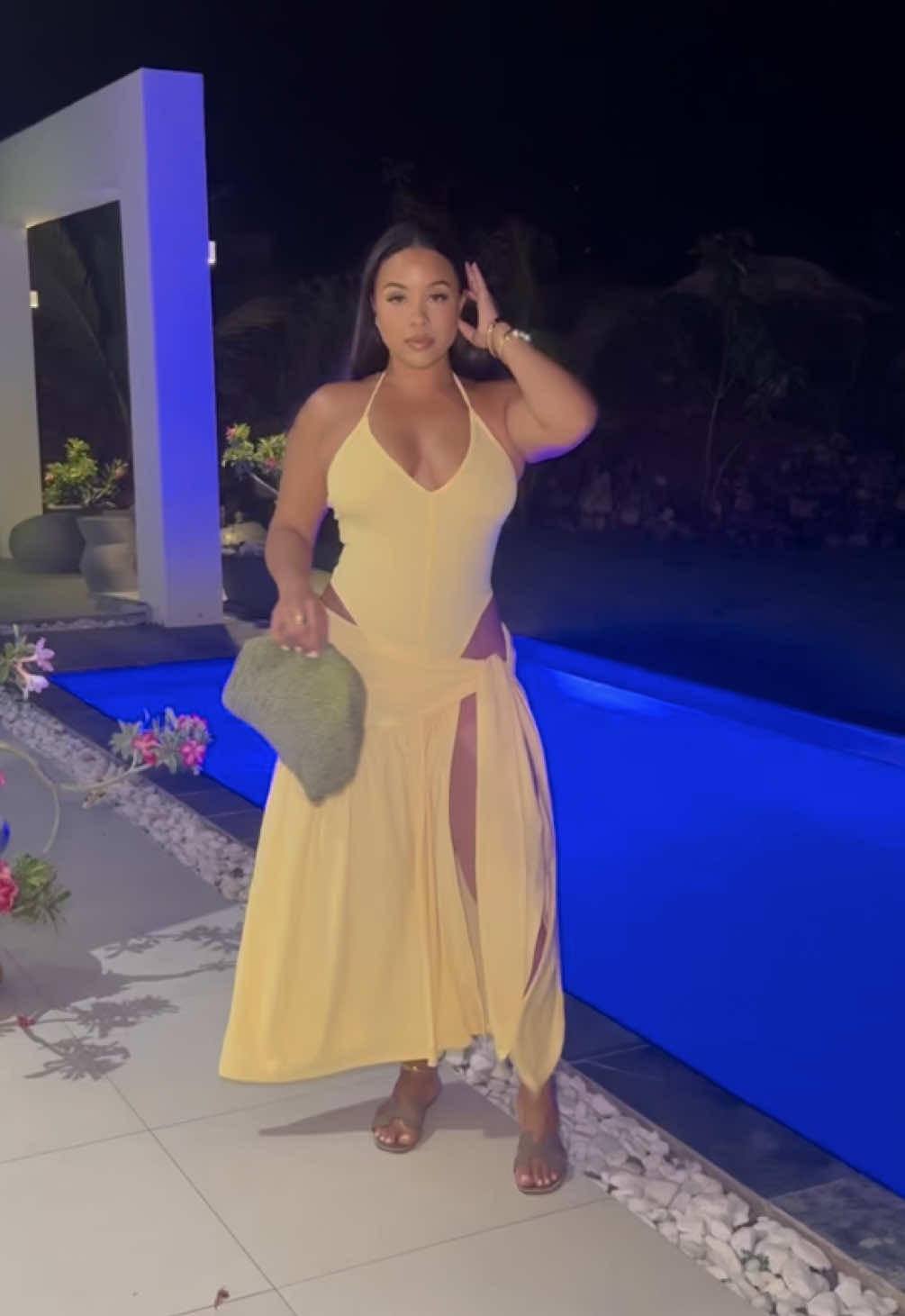 This outfit just gave on vacation #vacations #vacationoutfits #beautyinfluencer #sharinvvv #tiktokshopcreatorpicks 