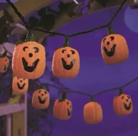the fall and halloween season has officially started on my page !!! 🎃 #halloween #fall #2000s #nostalgia #foryoupage 