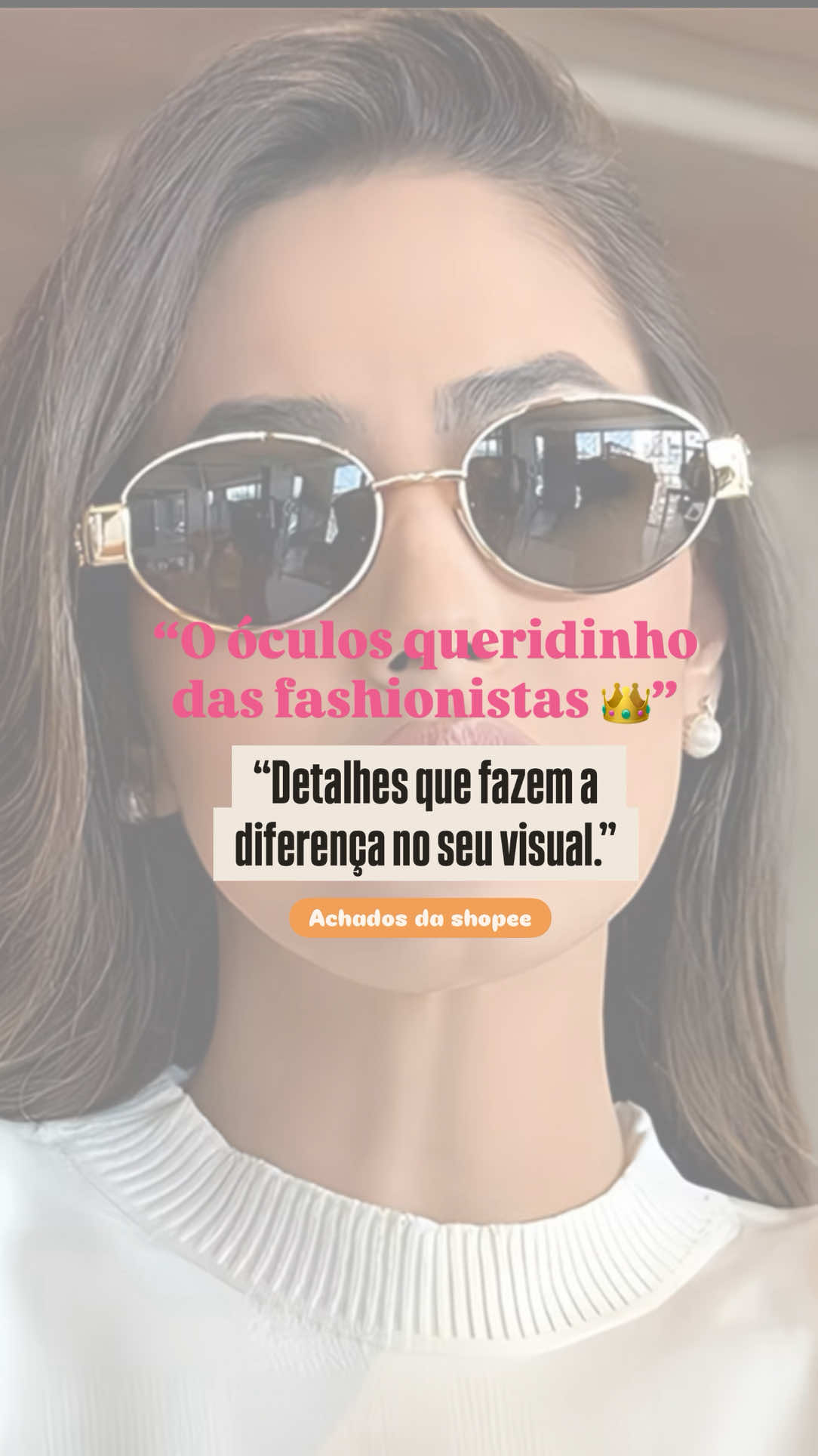 “Elegância e estilo em um só acessório! 😎✨ Óculos vintage retrô com armação dourada e lentes UV400 que unem proteção e sofisticação em qualquer look. 🔥 Garanta já o seu e arrase onde for! 💕 #ÓculosFashion #EstiloRetrô #ModaUnissex #LookPerfeito #ÓculosDeSol  