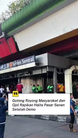 kalian kalah telak wahai oknum dan provokator. para masyarakat dan ojol mulai gotong royong membenahi halte senen yg kalian bakar #fyp #ojol #jakarta 