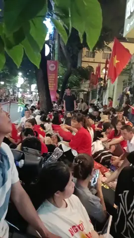 không khí tối mùng 1 tháng 9 tại tràng Thi Hoàn Kiếm Hà Nội 