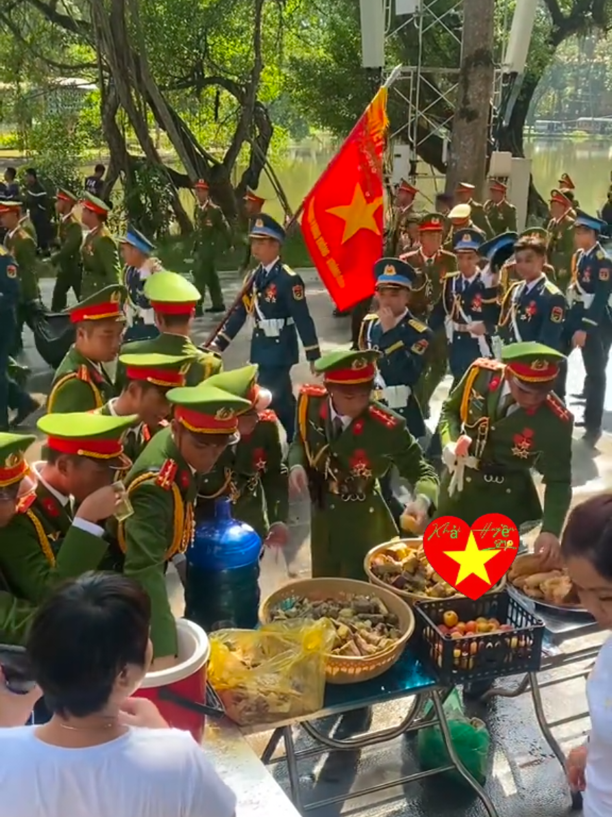 Tinh thần Việt Nam ❤️❤️🫡🫡🇻🇳🇻🇳#tinhquandan #nhandan #congannhandanvietnam👮‍♀️ #quânđộinhândânviệtnam #a80 