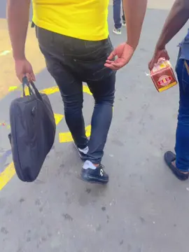 Kumnandi kusebenza ekhaya musebenza ngaphandle mlungu kunika mali mese dakiwe abuye ath sudle mali yakhe 