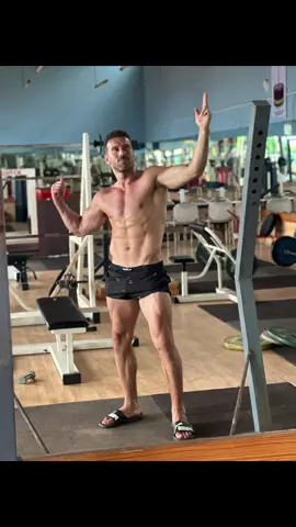 Hay cosas que el dinero no pueden comprar 💪🏻💯 Podrías tener este nivel natural ? . . . . . . #fyp #foryoupage #Fitness #motivation #españa 