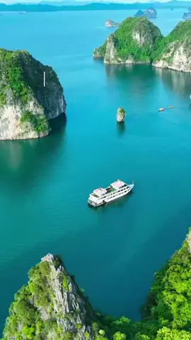 Get ready for 8 days of non-stop adventure and discovery in Vietnam! 🇻🇳 💌 Message me to plan your perfect trip! #vietnam  #vietnamtravel  #vietnamtrip  #vietnamexpresstour  #vietnamadventure 