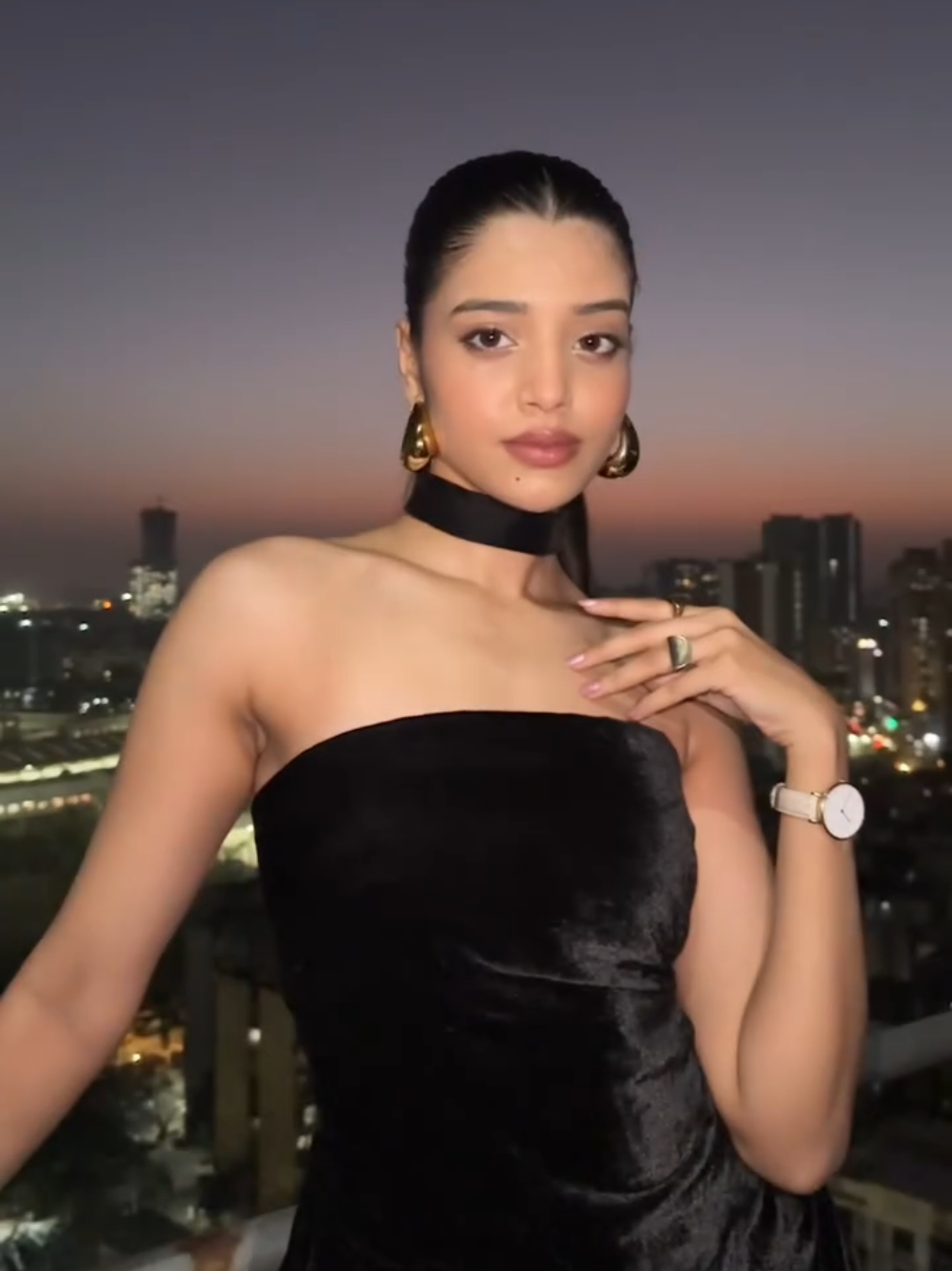Why you so fine!! 🖤🐈‍⬛.... #fyp #explore #explorepage #harshitakarma #blackdress 